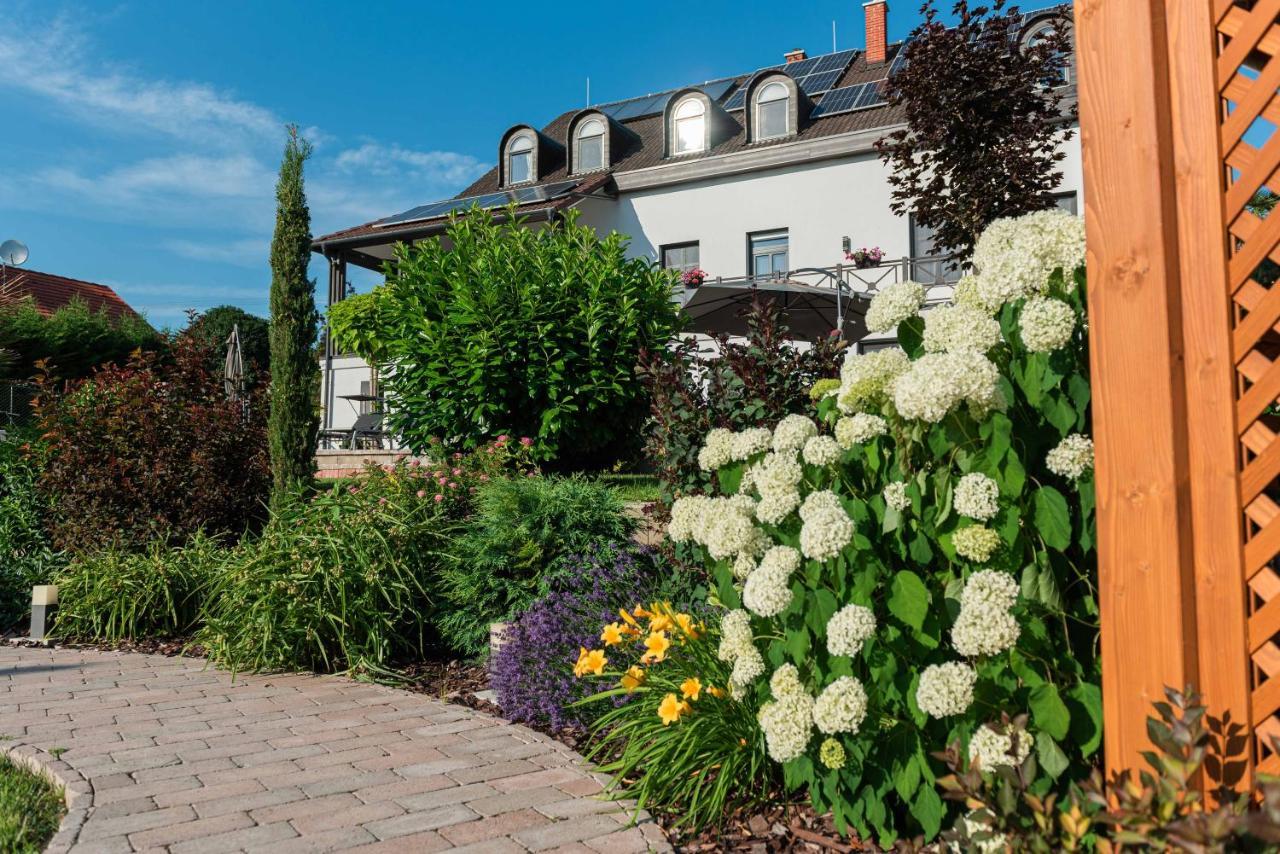 Katzer Villa Badacsonytördemic Buitenkant foto