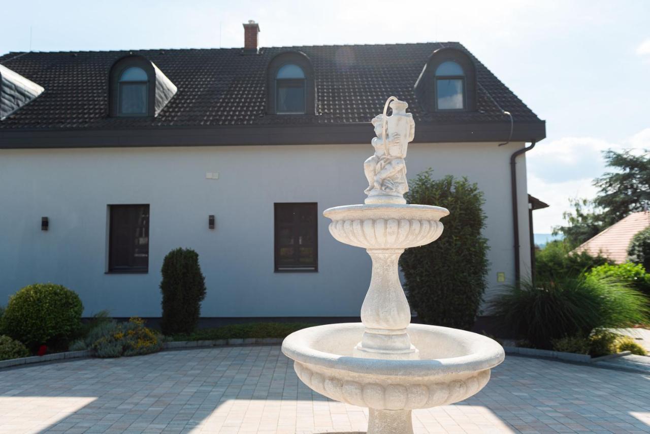 Katzer Villa Badacsonytördemic Buitenkant foto